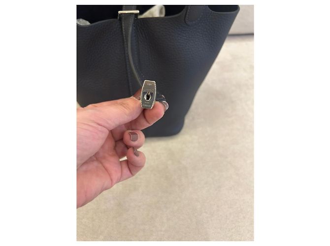 Hermès Picotin Lock 18 in pelle Caban Nero Bleu Tie Palladio Blu scuro - vista 9