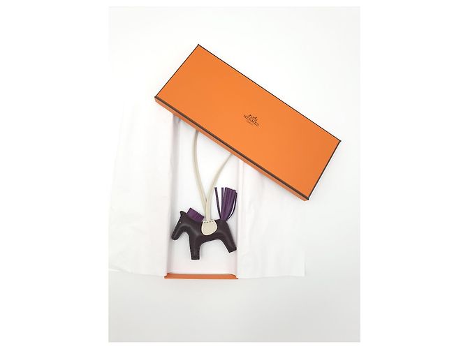 Hermès, Taschenanhänger Rodeo PM, Milo-Lammleder, Sattellederrot/purpur/kreide Weiß Lila Dunkelbraun - Ansicht 3