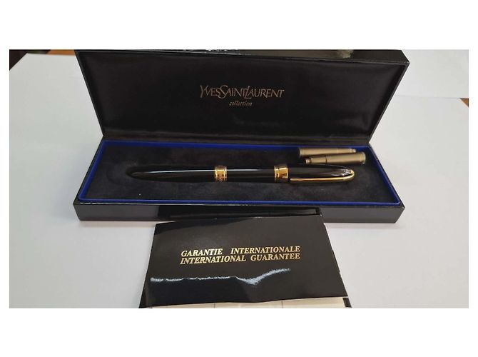 Stylo Yves Saint Laurent en métal noir - vue 3