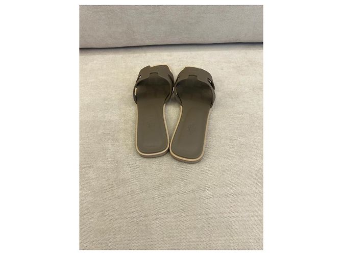 Sandali Hermès Oran in pelle Epsom Étoupe Grigio - vista 3
