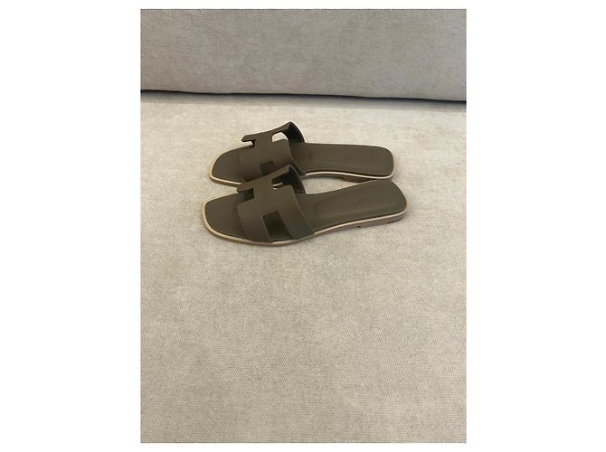 Sandali Hermès Oran in pelle Epsom Étoupe Grigio - vista 4