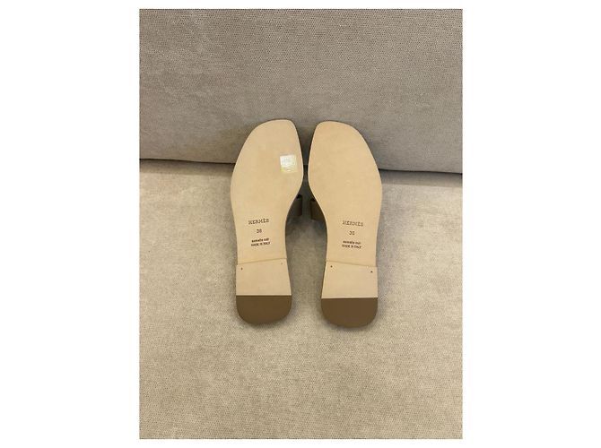Sandali Hermès Oran in pelle Epsom Étoupe Grigio - vista 5
