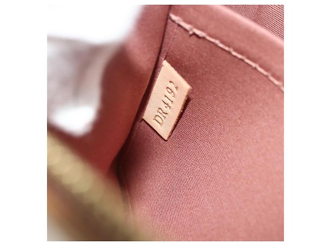 LOUIS VUITTON Pochette Accessori Vernis Dunne M90196 LV Auth 176532A - vista 21