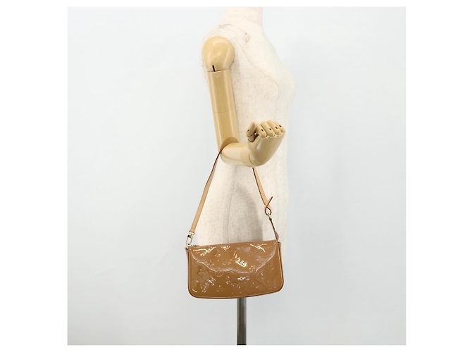 LOUIS VUITTON Pochette Accessori Vernis Dunne M90196 LV Auth 176532A - vista 22