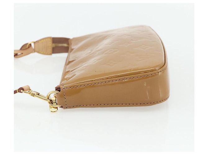 LOUIS VUITTON Pochette Accessori Vernis Dunne M90196 LV Auth 176532A - vista 4