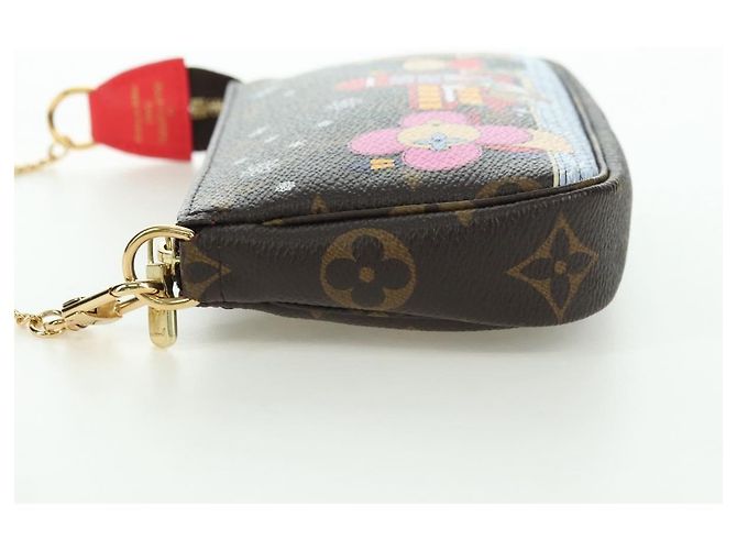 LOUIS VUITTON Vivienne Mini Pochette Accessori Pouch M80863 LV Auth YKZ1367SAM Monogramma - vista 3