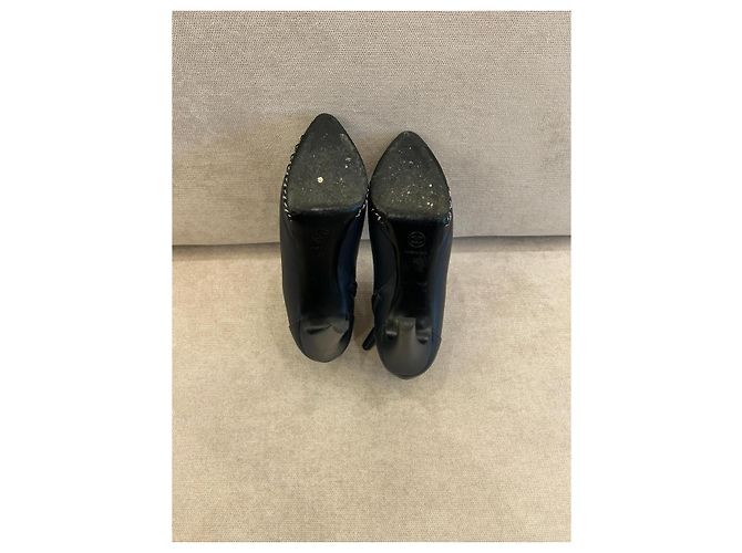 Stivaletti Chanel in pelle nera logo CC e catena Nero - vista 8
