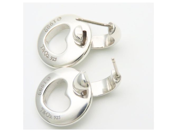 Orecchini a cerchio in argento sterling 925 a forma di cuore traforato Tiffany & Co. - vista 6