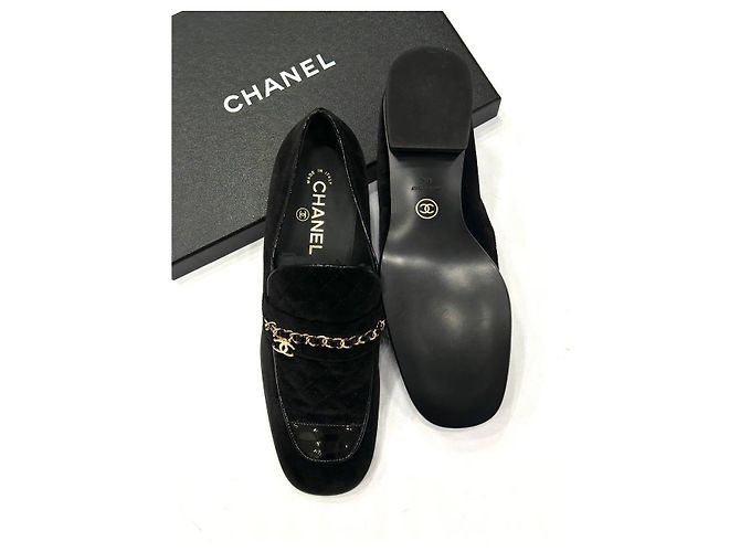 Mocassini in suede nero Chanel NWOB Taglia 41 usati - vista 3