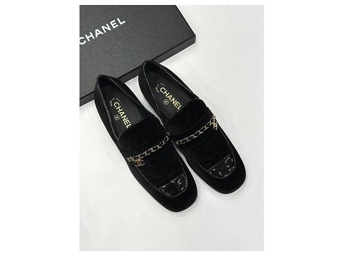 Mocassini in suede nero Chanel NWOB Taglia 41 usati - vista 4