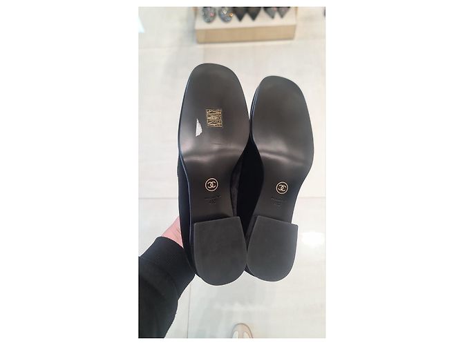 Mocassini in suede nero Chanel NWOB Taglia 41 usati - vista 5
