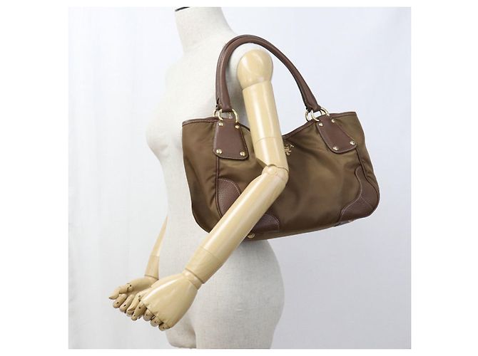 Braune Nylon-Tote von Prada - Ansicht 10