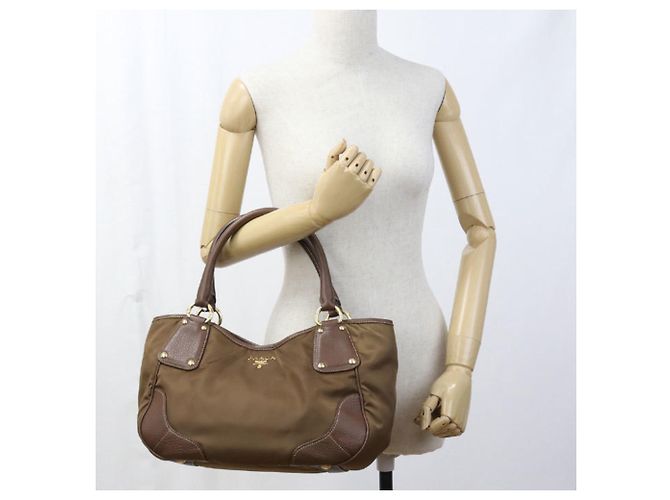 Braune Nylon-Tote von Prada - Ansicht 9
