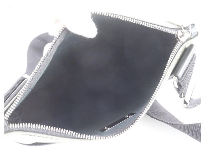 Borsa a Spalla in Pelle Gancini di Salvatore Ferragamo - vista 7