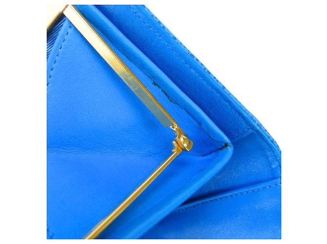 Billetera bi-fold Chanel en piel de ternera granulada azul - vista 15