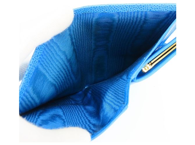 Billetera bi-fold Chanel en piel de ternera granulada azul - vista 17