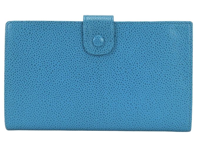 Billetera bi-fold Chanel en piel de ternera granulada azul - vista 3
