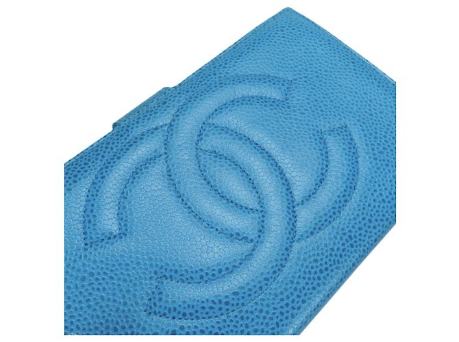 Billetera bi-fold Chanel en piel de ternera granulada azul - vista 6