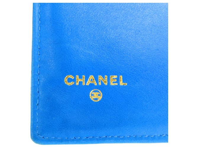 Billetera bi-fold Chanel en piel de ternera granulada azul - vista 9