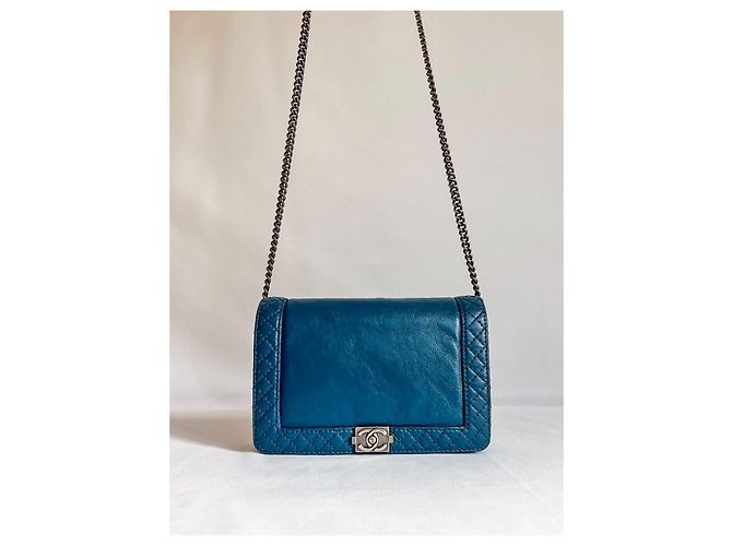Borsa Chanel Boy blu scuro in pelle - vista 3