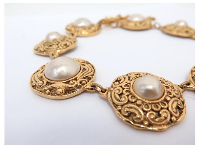 VINTAGE CHANEL NECKLACE CHOKER WITH MEDALLIONS IN PEARLS AND GOLDEN METAL - view 3