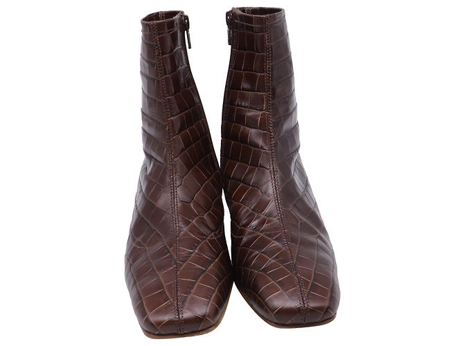 Botas de Tobillo de Cuero Marrón con Relieve de Cocodrilo By Far Castaño Roja - vista 2