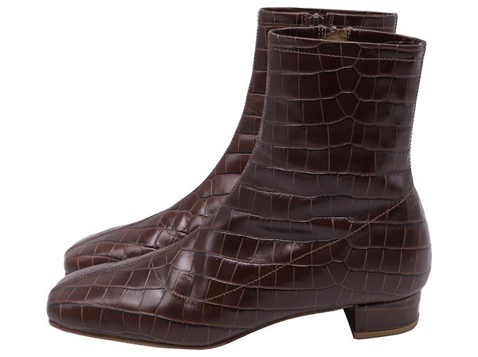 Botas de Tobillo de Cuero Marrón con Relieve de Cocodrilo By Far Castaño Roja - vista 4