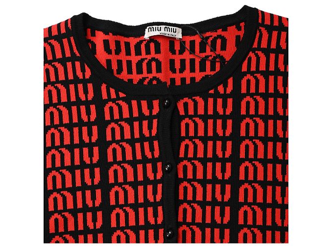 Miu Miu Logo All Over Cropped Cardigan in Rot und Schwarz aus Rayon - Ansicht 5