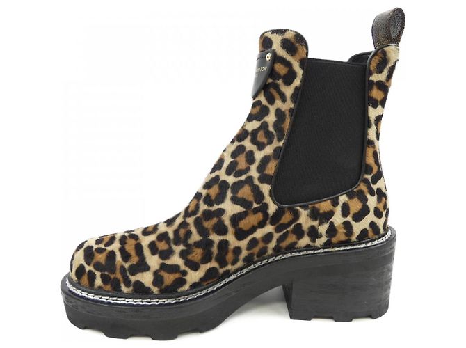 Botas Louis Vuitton Línea Bobourg Castaño - vista 2