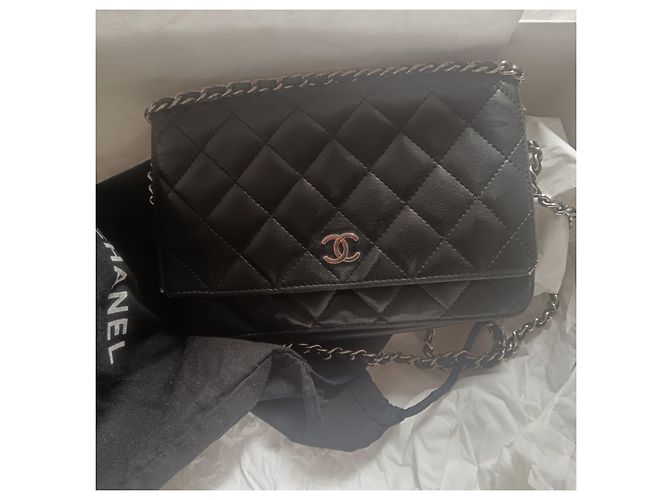 Wallet On Chain Cartera Chanel con cadena de piel de cordero negro - vista 2