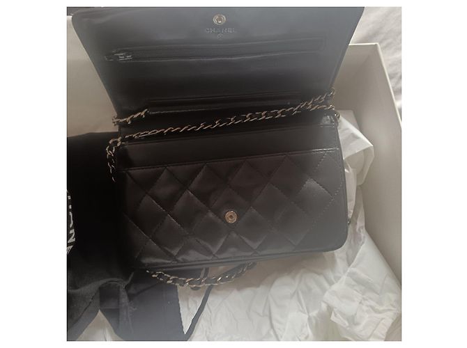 Wallet On Chain Cartera Chanel con cadena de piel de cordero negro - vista 4