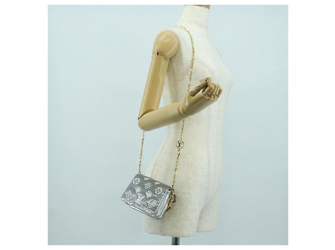 LOUIS VUITTON Borsa a Cintura Coussin Monogramma Argento LV Auth YKZ1196SAM - vista 24