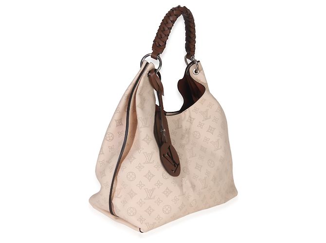 Hobo Carmel in Monogram Mahina Crema di Louis Vuitton Beige - vista 4