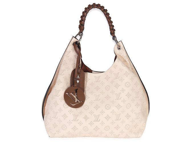 Hobo Carmel in Monogram Mahina Crema di Louis Vuitton Beige - vista 8