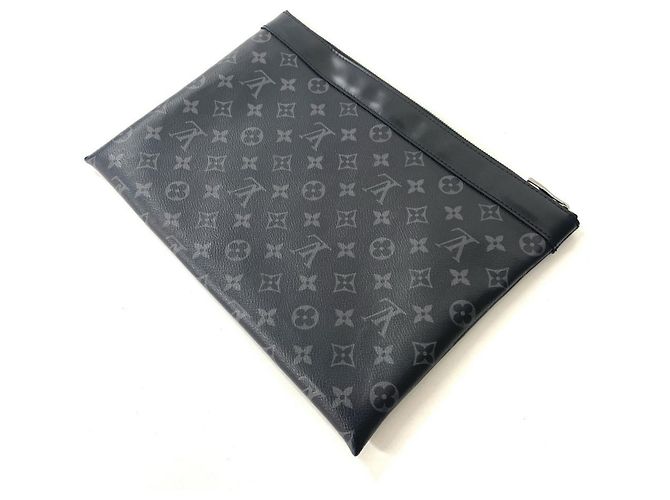 Borsa Pochette Discovery Monogram Eclipse di Louis Vuitton Monogramma - vista 2