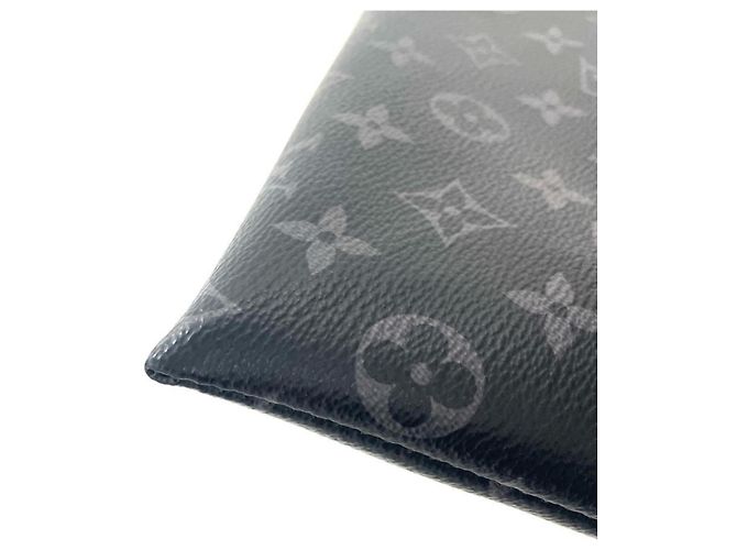 Borsa Pochette Discovery Monogram Eclipse di Louis Vuitton Monogramma - vista 3