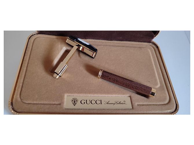 Rasoir Gucci en Or et Bruyère avec Émail Doré - vue 2