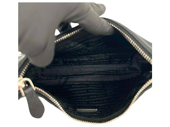 Borsa a Spalla Prada Re-Edition 2005 in Pelle Saffiano Re-Nylon Nero - vista 9