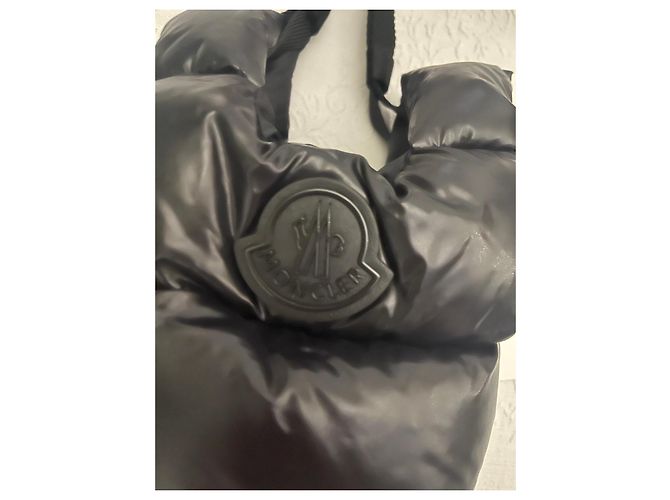Moncler Rucksack aus schwarzem, gestepptem Nylon - Ansicht 10