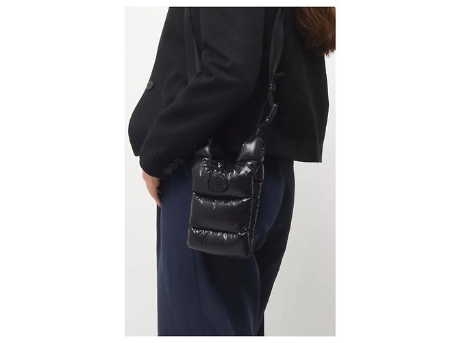 Moncler Rucksack aus schwarzem, gestepptem Nylon - Ansicht 2