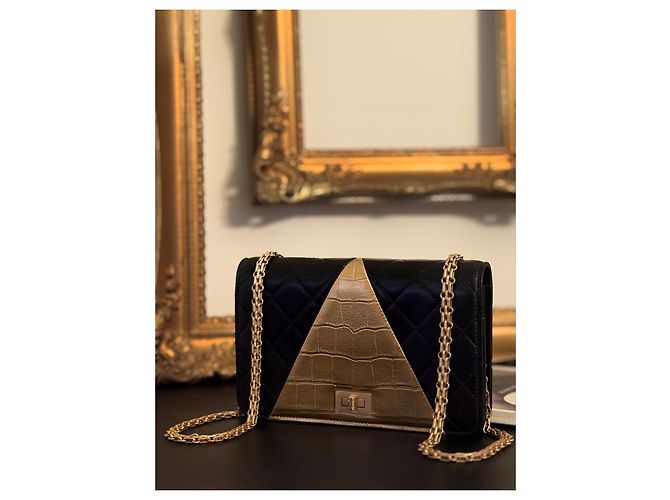 Wallet On Chain Portafoglio Chanel con catena in pelle nera dorata embossata Nero D'oro - vista 2