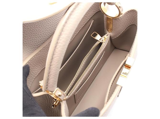 Borsa Capucines BB Louis Vuitton Beige - vista 3