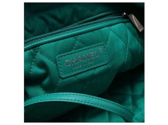 Borsa a Spalla Chanel Matelassé 22 Piccola Verde - vista 4