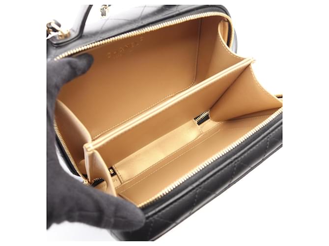 Borsa Vanity Matelassé Chanel Nero D'oro - vista 3