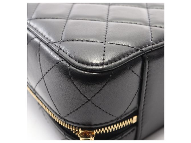 Borsa Vanity Matelassé Chanel Nero D'oro - vista 9