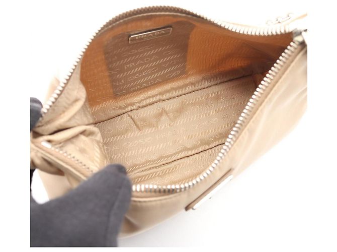 Saffiano Borsa a spalla 2 in 1 Prada Re-Edition 2005 Beige - vista 3