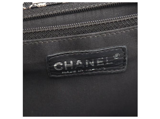 Borsa Tote Camelia Coco Mark di Chanel Nero - vista 4