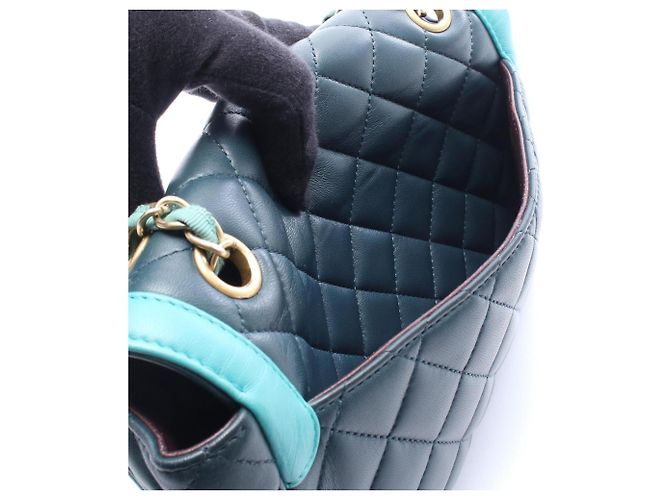 Borsa a mano Chanel Matelassé verde - vista 6