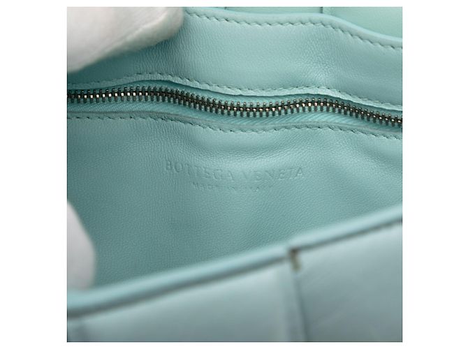 Borsa a Spalla Maxi Intrecciato Padded Cassette di Bottega Veneta Blu - vista 7