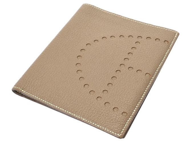Billetera Compacta Evelyne de Hermès en Gris Etoupe Gris pardo - vista 4